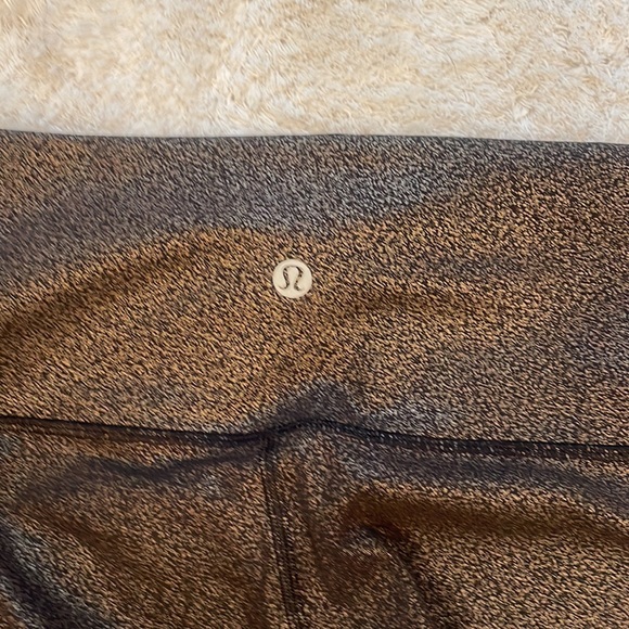 Lulu lemon cropped leggings. - Picture 3 of 3